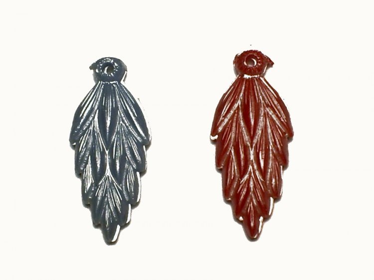 Pearlescent Vintage Leaf Charms (6) - Click Image to Close