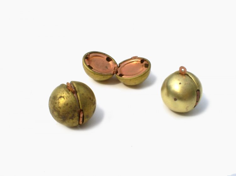 Vintage Brass Ball Locket (1) - Click Image to Close