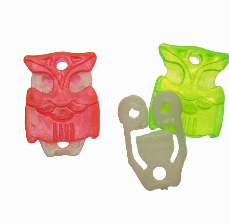 Neon Owl Pull-Apart Key Fob Plastic Charm (1) - Click Image to Close