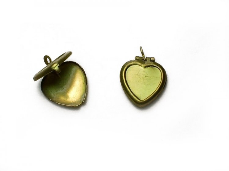 Vintage Brass Heart Locket with Recess (4) - Click Image to Close