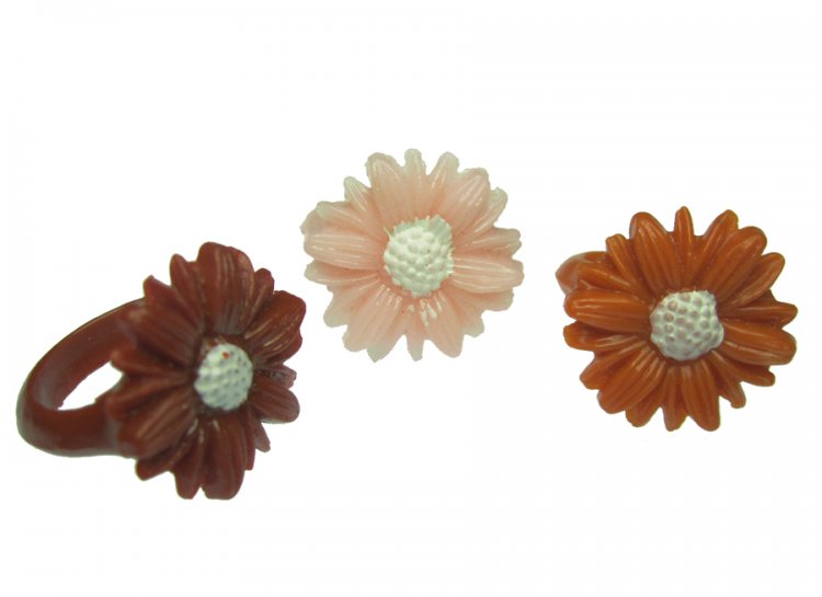 Daisy Vintage Plastic Rings (6) - Click Image to Close
