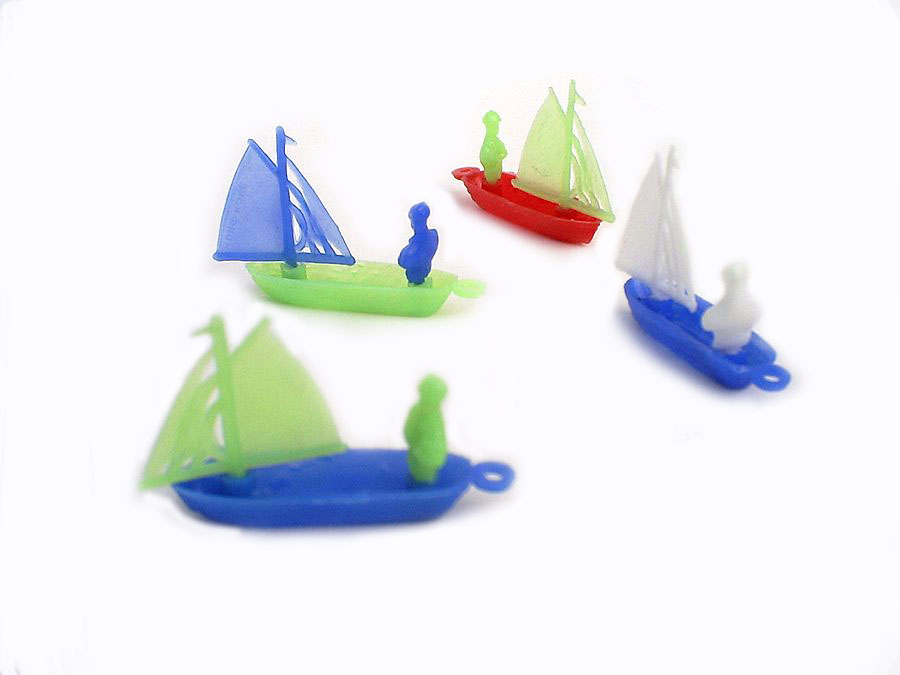 Man in the Boat Vintage Plastic Charms (4) - Click Image to Close